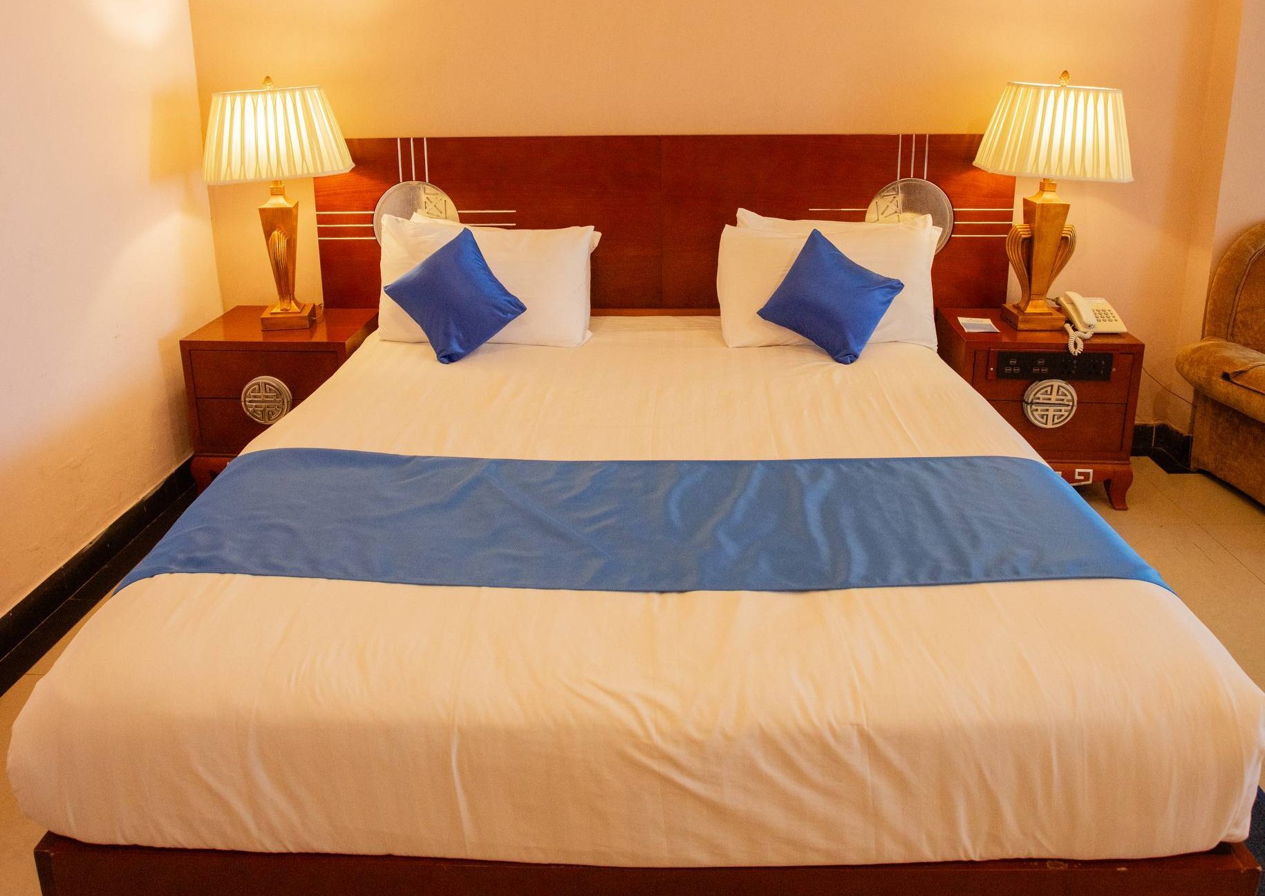 photo 6003458097999366467 w