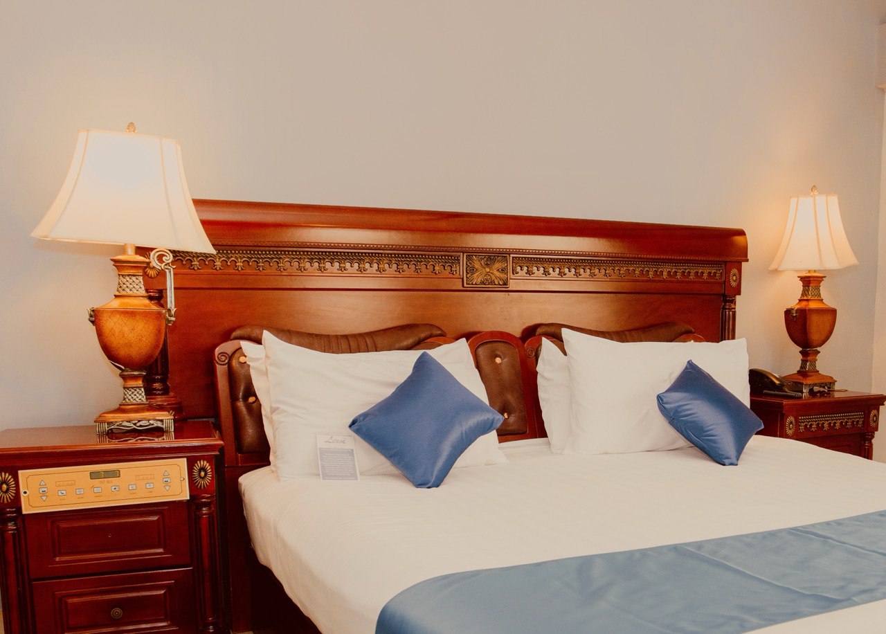 photo 6003458097999366489 y